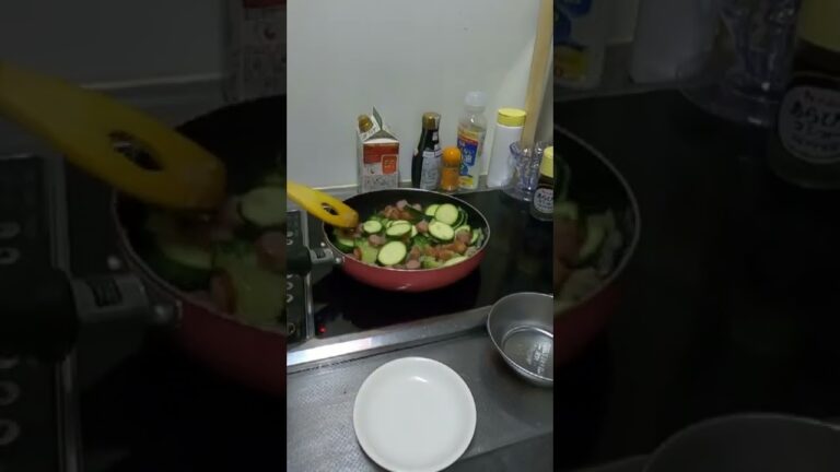 ズッキーニとウインナーのガーリック炒め