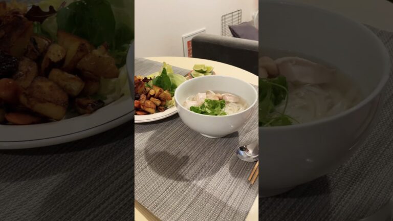 鶏肉のフォー！な晩ご飯。#男子ご飯 #料理男子 #料理勉強中 #おうちごはん #クッキングラム #自炊男子 #よるごはん日記 #暮らしを楽しむ