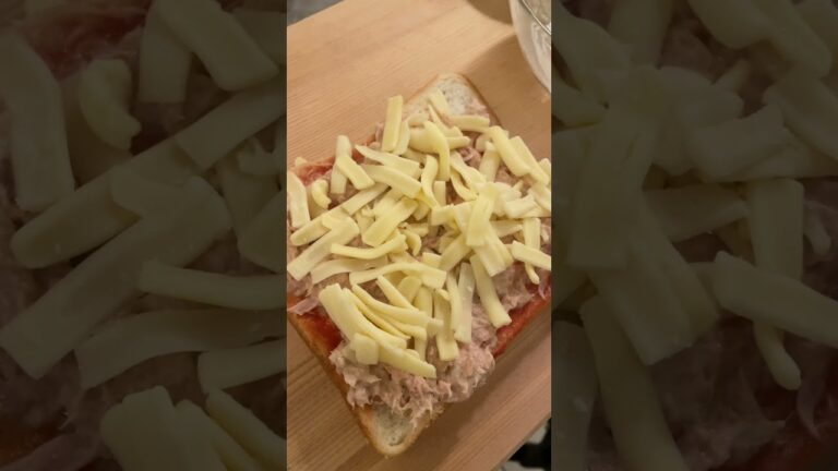 【自炊2年目の料理日記】ツナマヨチーズケチャップトースト #Shorts