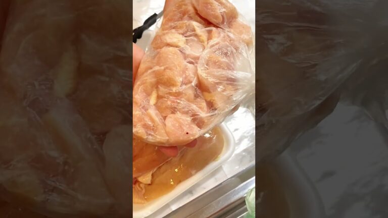 【食費月2万円台】鶏胸肉が美味しくなる秘訣！#鶏胸肉#節約#塩麹#下味冷凍#shorts