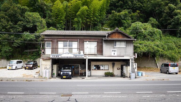 まさかのガッツリ系ボリューム満点定食が魅力的過ぎるポツンと大衆食堂！丨Japanese Good Old Diner