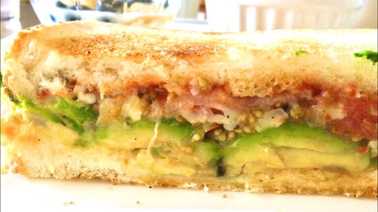 アボカドと生ハムのトーストサンドイッチ Toasted Sandwiches with Avocado and Prosciutto