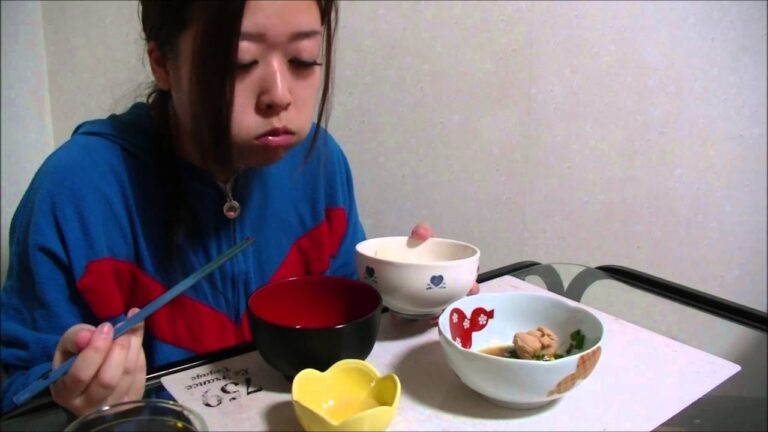 【手料理】鶏肉と大根の煮物【食べる】