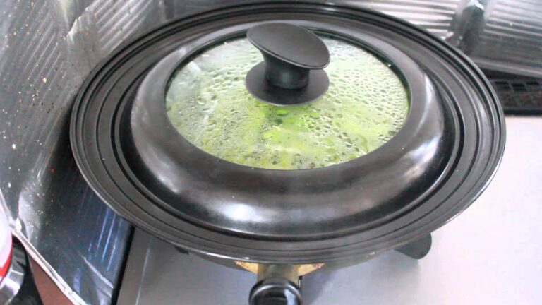 フライパンで枝豆を茹でる