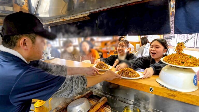 仲良し親子が営む激シブ焼きそば屋に客が殺到！九州の激シブ食堂５選