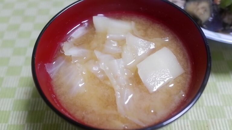 【簡単料理】キャベツとじゃがいもの味噌汁