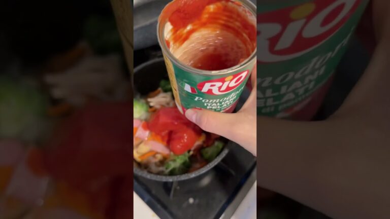 業スートマト缶で適当にミノストローレ作ったら上手くできすぎた🕺🏿　　#独身olの日常 #ダイエッター #冷凍野菜 #雑な暮らし #業務スーパー #トマト缶 #ミネストローネ #shorts