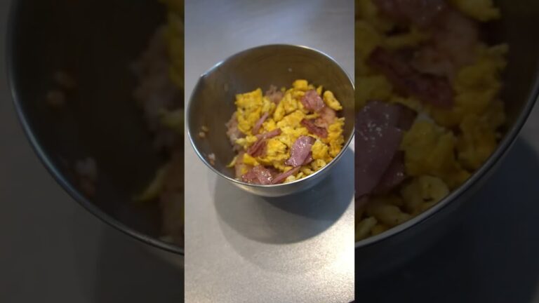 【ずぼら弁当】卵とベーコン/ しらすとゆかりのおにぎり