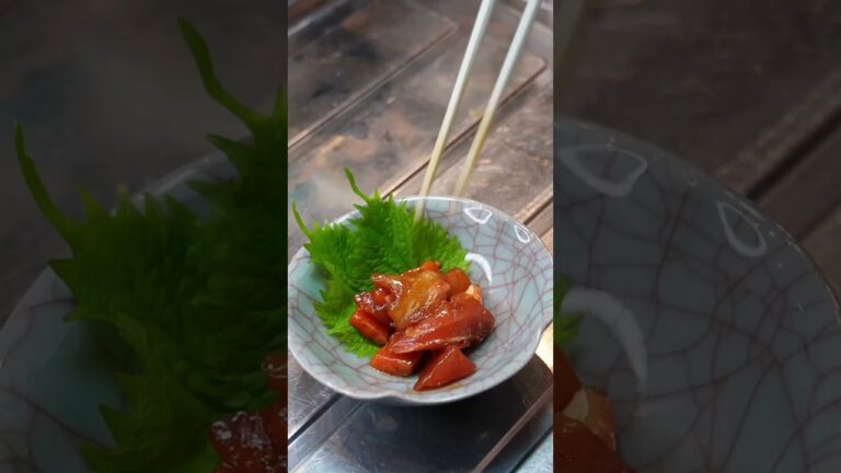 海鮮ユッケを適当に作って日本酒で優勝するぼっち女#shorts #料理 #cooking