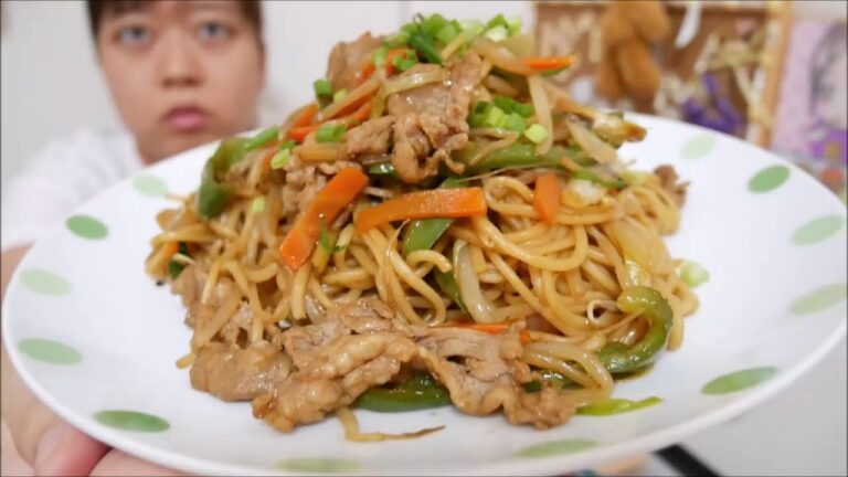 【シンプルな】ソース焼きそば食べたくなった【野菜たっぷり】