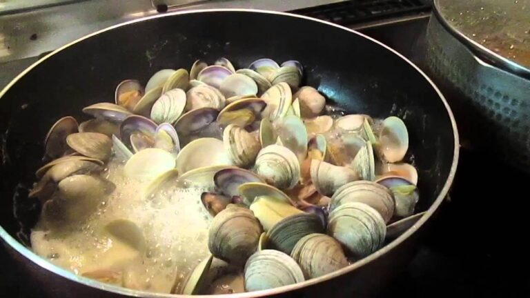 白はまぐりで酒蒸し作ってみました。