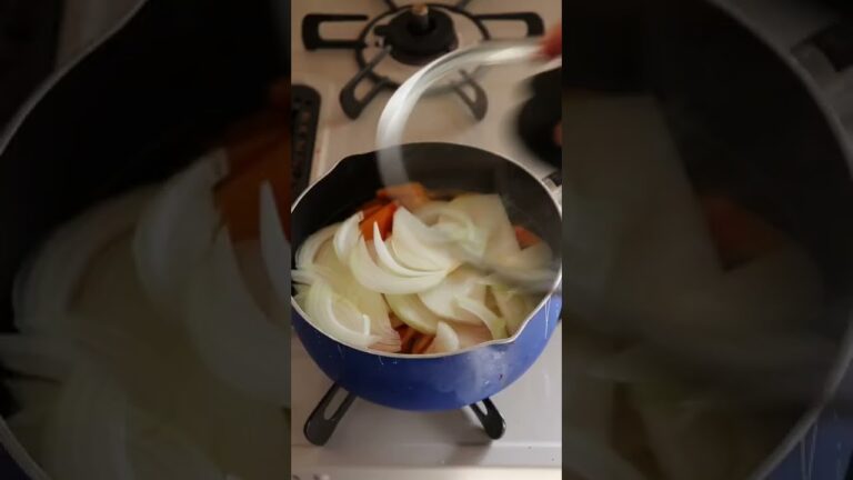 ピーナッツかぼちゃのポタージュを作る碇シンジ
