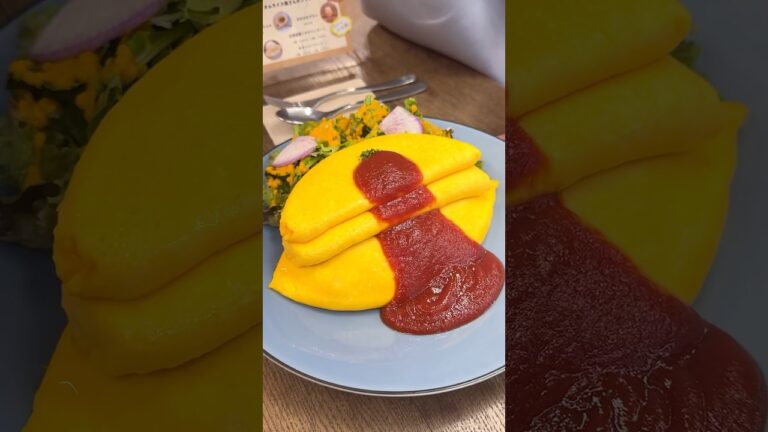 ふわとろオムレツを乗せた3段オムライス！飲めそうなくらいトロトロな食感がたまらない【ブヒブヒ：東京 祐天寺】