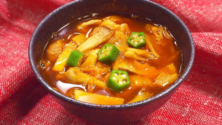 ピリっとコク旨！きのこの韓国風キムチスープ