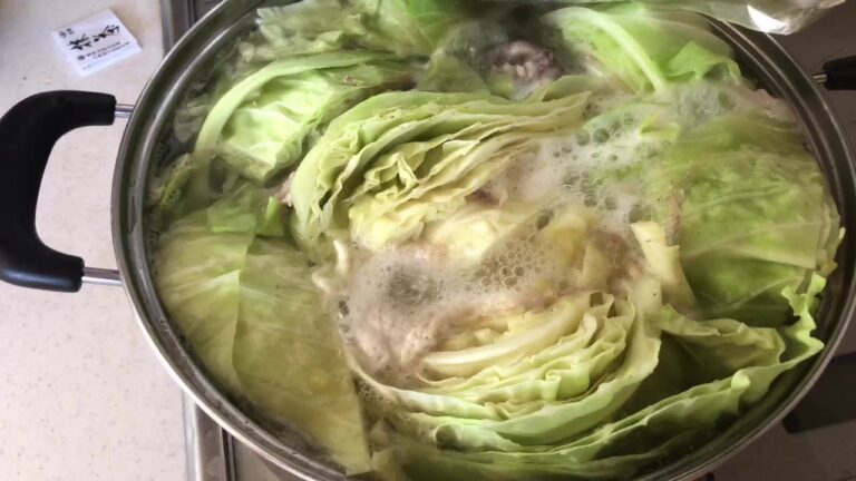 ざっくりカット、キャベツ一個鍋！顆粒だしとごま油で最高の味！気ままにクッキング(R2.3.1)