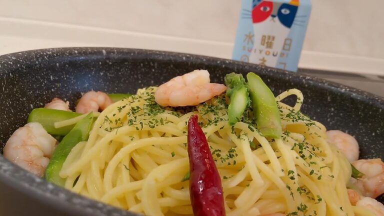 【ビールに合うおつまみ】フライパンひとつでできる海老とアスパラのペペロンチーノを作りました。Spaghetti Aglio e Olio With Shrimp and Asparagus