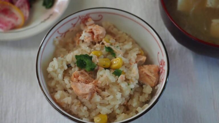 炊飯器に入れるだけ【鮭と醤油バターコーン炊き込みご飯】