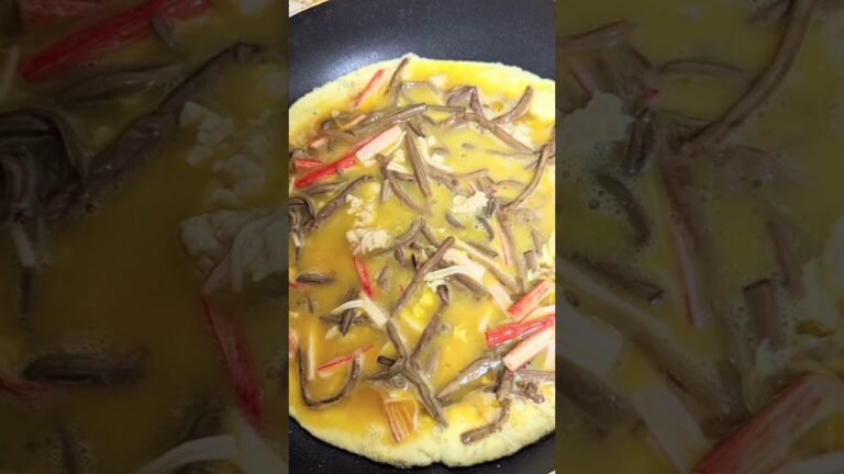 【節約おかず】混ぜて焼くだけ!!玉子と残りおかずの和風オムレツ😍冷蔵庫スッキリ✨一石二鳥ですヽ(=´▽`=)ﾉ#カニカマ#たまご#オムレツ