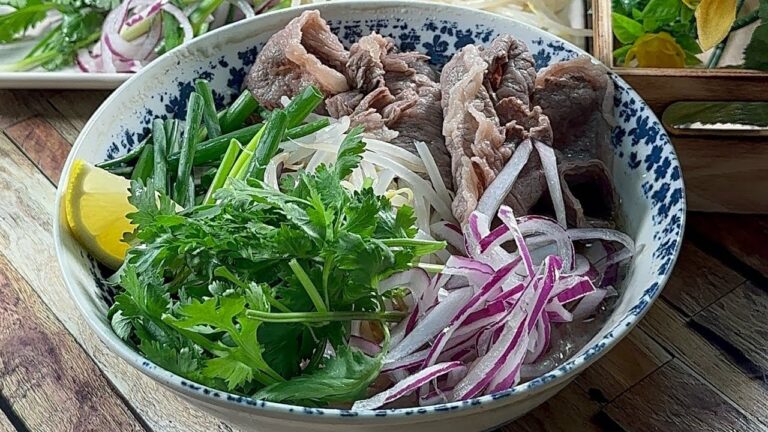 ベトナム🇻🇳の代表的な麺料理【牛肉のフォー】 #フォー #ベトナム料理 #shorts