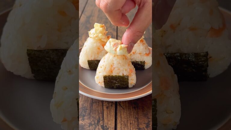 【おにぎりシリーズ】鮭と白炒りごまのクリマヨのおにぎり