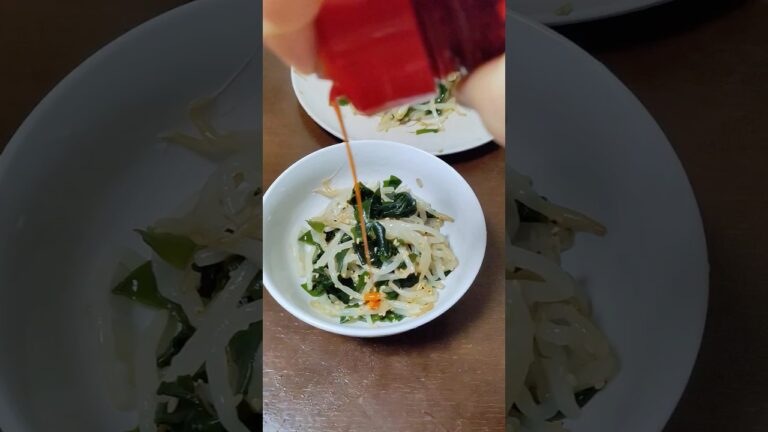 無限で食べれるもやしナムルと白菜と春雨の鶏団子スープ #手抜き料理  #簡単レシピ