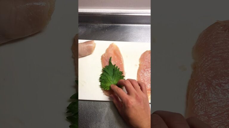 これ食って10kg痩せた。とりあえずこれ作って食っとけ。鶏胸肉の梅しそ巻き#shorts