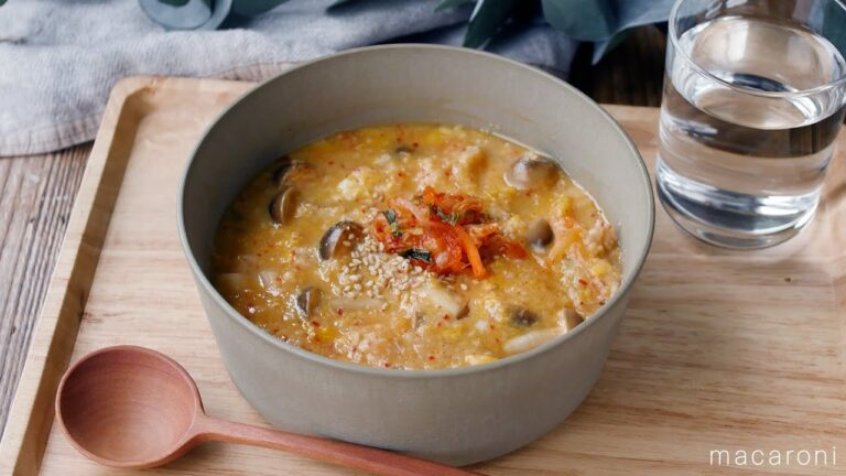 【オートミールのキムチ雑炊】レンジで簡単！満足感たっぷりでダイエット中にもおすすめ♪｜macaroni（マカロニ）