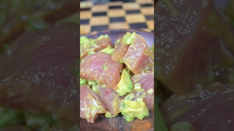 アボカドとマグロのタルタル！結構見たことある気がするなぁ