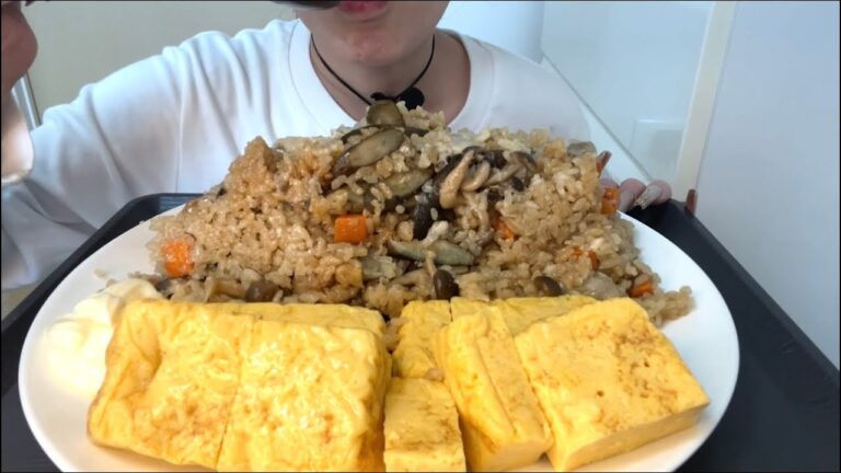 【ASMR 咀嚼音】炊き込みご飯とたまご焼き！Japanese mixed rice  Japanese rolled omelet ！