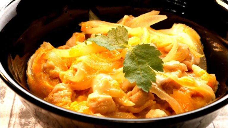 【レンジで簡単主食】半熟とろとろ親子丼の作り方｜パンダワンタン