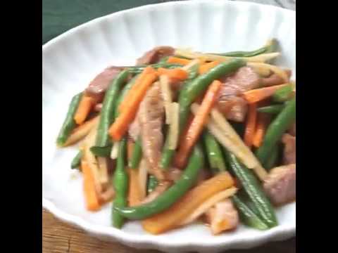 ピリ辛でごはんがすすむ 豚といんげんのピリ辛炒め ｜ moguna[モグナ]