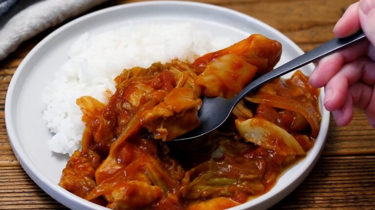 【チキンキャベツカレー】キャベツの消費にも！トマト缶とカレールーで簡単♪｜macaroni（マカロニ）