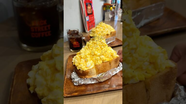 現役探偵が作る卵12個乗せた超巨大サンドイッチ🥪 #japanesefood