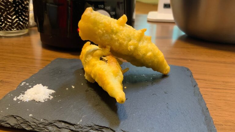 オクラに衣を着せて揚げた天ぷらを塩で食べる　-okra tempura-