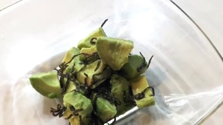 アボカドの塩昆布和え