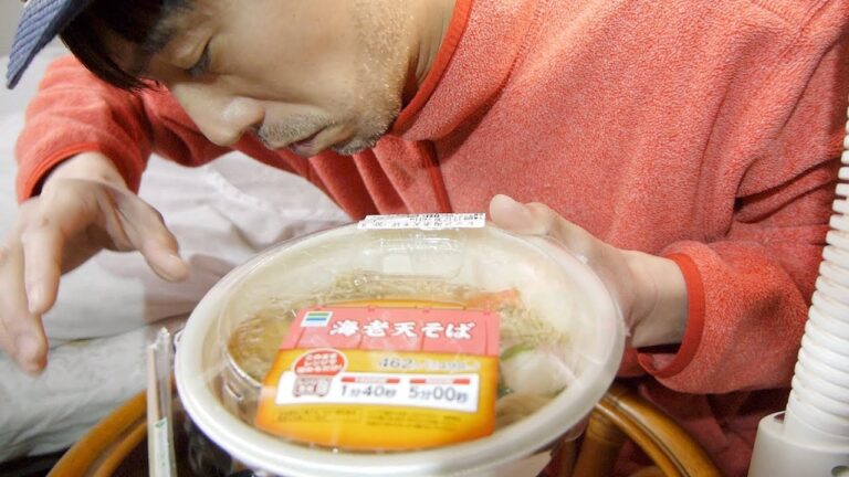 『中西の昼食』〜年越しそば〜ファミリーマートの「海老天そば」です！食べたのは先日ですし、昼食ですし、本当の年越しそばではありませんが、、。良いお年を！