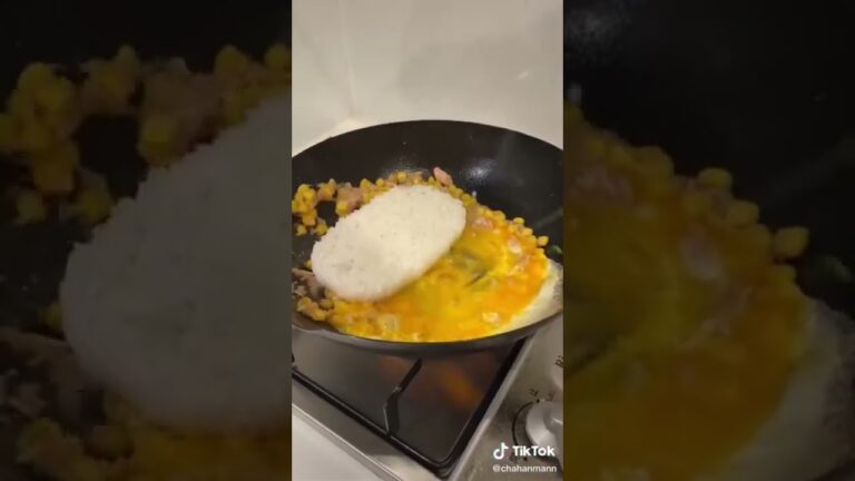 ツナとコーンは間違いない‼️ #一人暮らしごはん #炒飯 #男飯