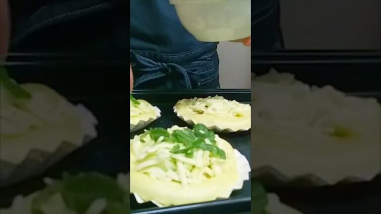 30秒で紹介する焼きねぎ味噌チーズパンの作り方　How to make grilled green onion miso cheese bread　#Shorts