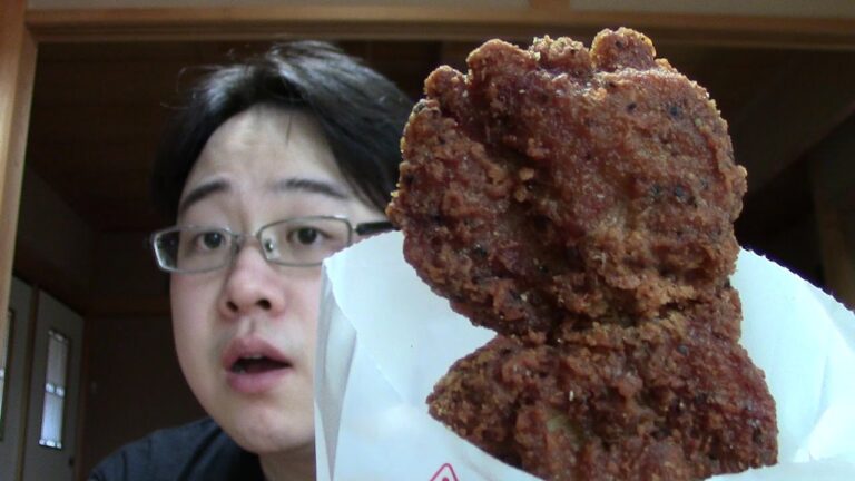 モスバーガーの和風チキンを食べてみた！　黒胡椒がピリッと効いてる！