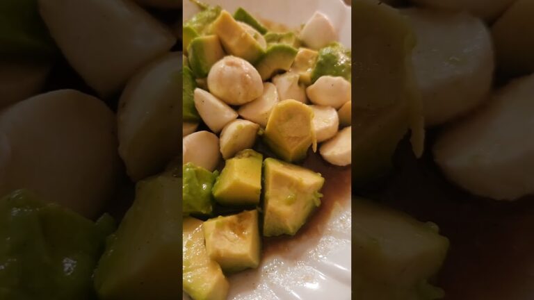 アボカド🥑とモッツァレラチーズ🧀のポン酢サラダ🥗【JunJun】#shorts #サラダ #サラダレシピ #アボカドレシピ #アボカド #夜ご飯 #夜ごはん #salada #手作り #てづくり