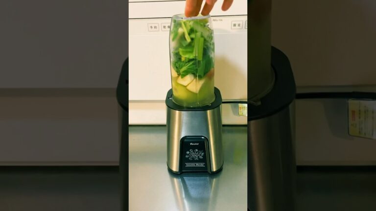 【腸活】定番のグリーンスムージー(小松菜、りんご、キウイ) #腸活レシピ #スムージー #簡単レシピ #ヘルシー #グリーンスムージー