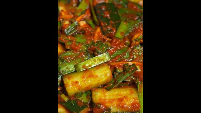 シャキシャキ食感のピリ辛きゅうりキムチ #Shorts