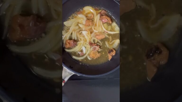 焼き鳥缶で簡単親子丼作り#簡単 #親子丼 #缶詰#保存食 #備蓄品 #宇宙食#shorts #short