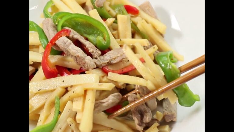 太めに切った野菜が食べごたえアップ豚ヒレ肉とピーマンのヘルシー中華炒め ｜ moguna[モグナ]