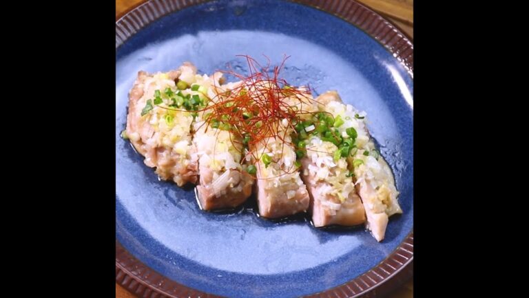 紹興酒が香る中華風蒸し鶏☆鶏肉のレンジ蒸し葱ソースがけ ｜ moguna[モグナ]