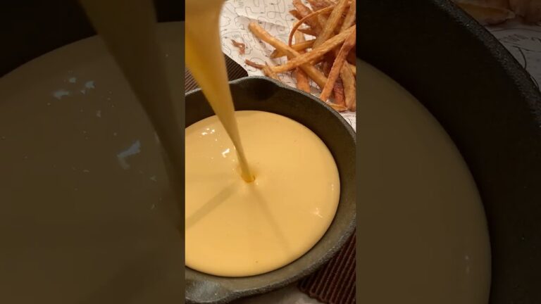 【100万回再生チーズレシピ🧀】混ぜてるだけでできちゃうチーズソース！#shorts