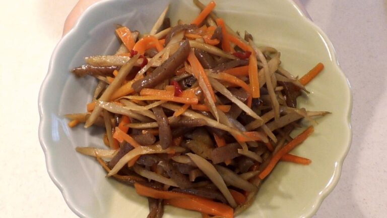きんぴらごぼう。定番のおかず。