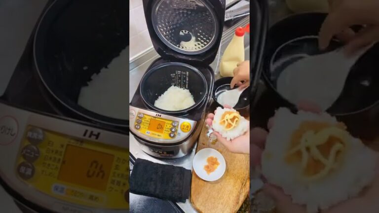 YouTube史上最速でたらこマヨおにぎり作って食べる男