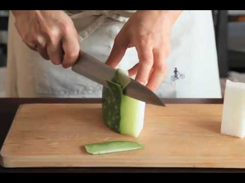 とうがんの皮をむく【オレンジページ：料理の基礎】