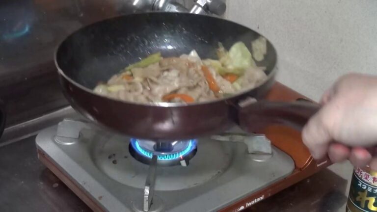 #焼肉のタレ #料理 ＃クッキング 岡奈なな子さんオススメ　スタミナ源たれ　で肉野菜炒め作ってみた